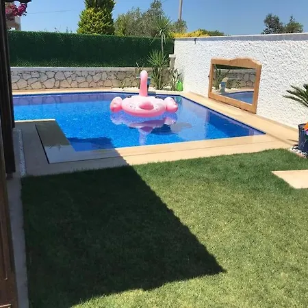 Havuzlu Ultra Lux Cesme Merkezde Vilă