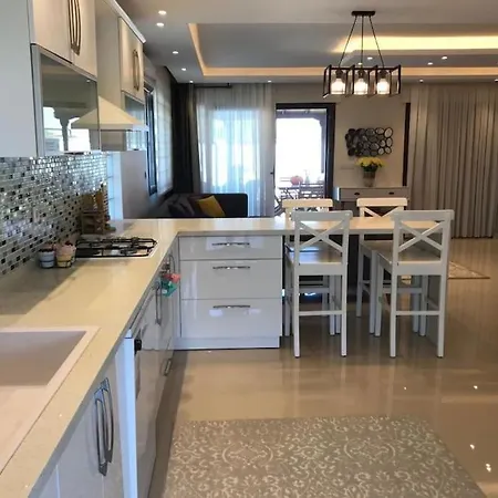 Vilă Havuzlu Ultra Lux Cesme Merkezde *