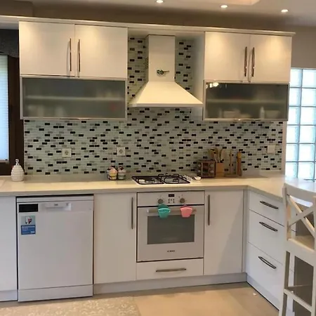 Havuzlu Ultra Lux Cesme Merkezde Vilă