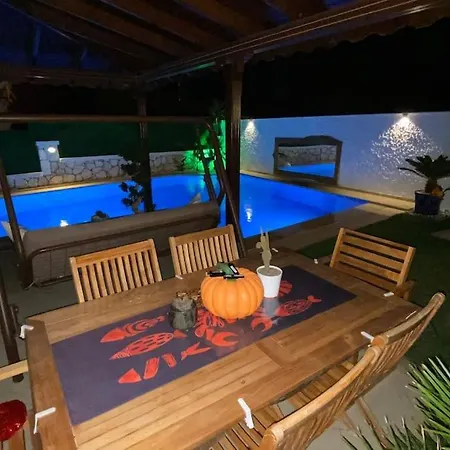 Havuzlu Ultra Lux Cesme Merkezde * Altınyunus