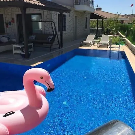 ヴィラ Havuzlu Ultra Lux Cesme Merkezde Altınyunus