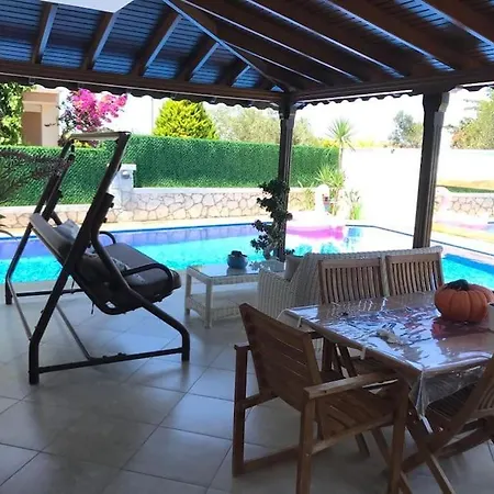 Havuzlu Ultra Lux Cesme Merkezde Altınyunus